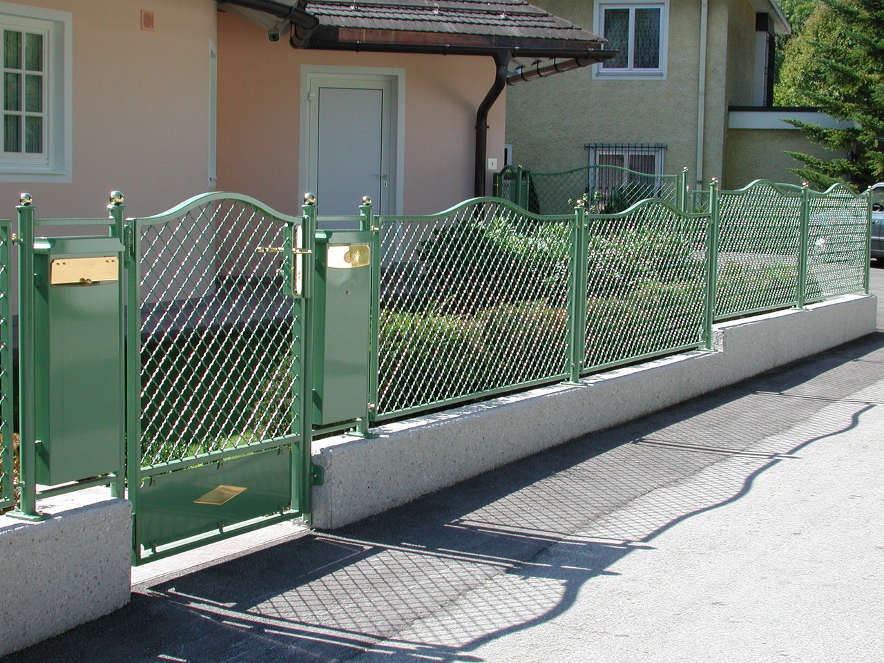 Zaunanlage „Helbrunn“ mit Wellgitter diagonal Zaunanlage „Helbrunn“ mit Wellgitter diagonal