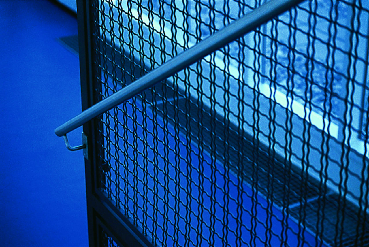 Geländerfüllung aus Wellgitter Geländerfüllung aus Wellgitter