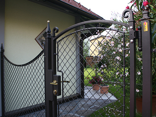 Gartentür mit Wellgitter diagonal